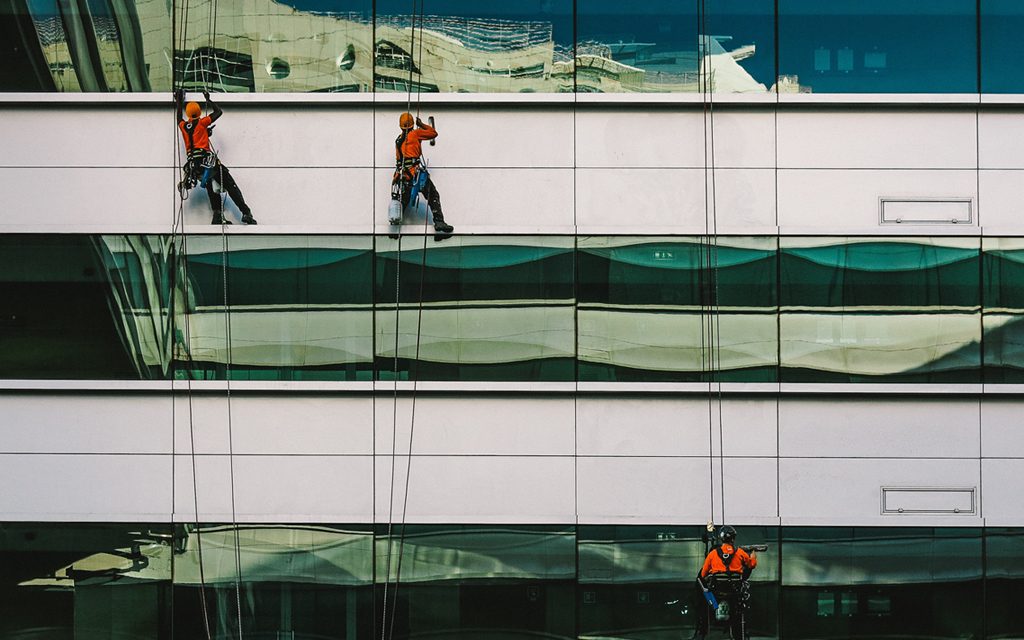 Installation de systèmes de nettoyage de façades